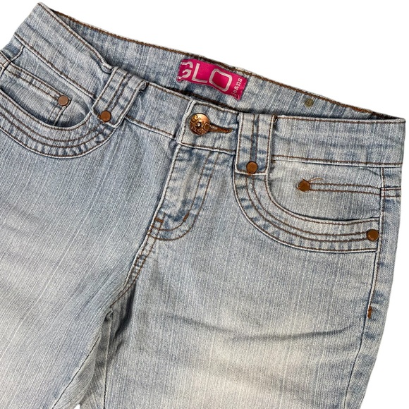 Glo Jeans Capri pants size 5 light wash, butterfly on pockets, rolled cuffs - Picture 2 of 15